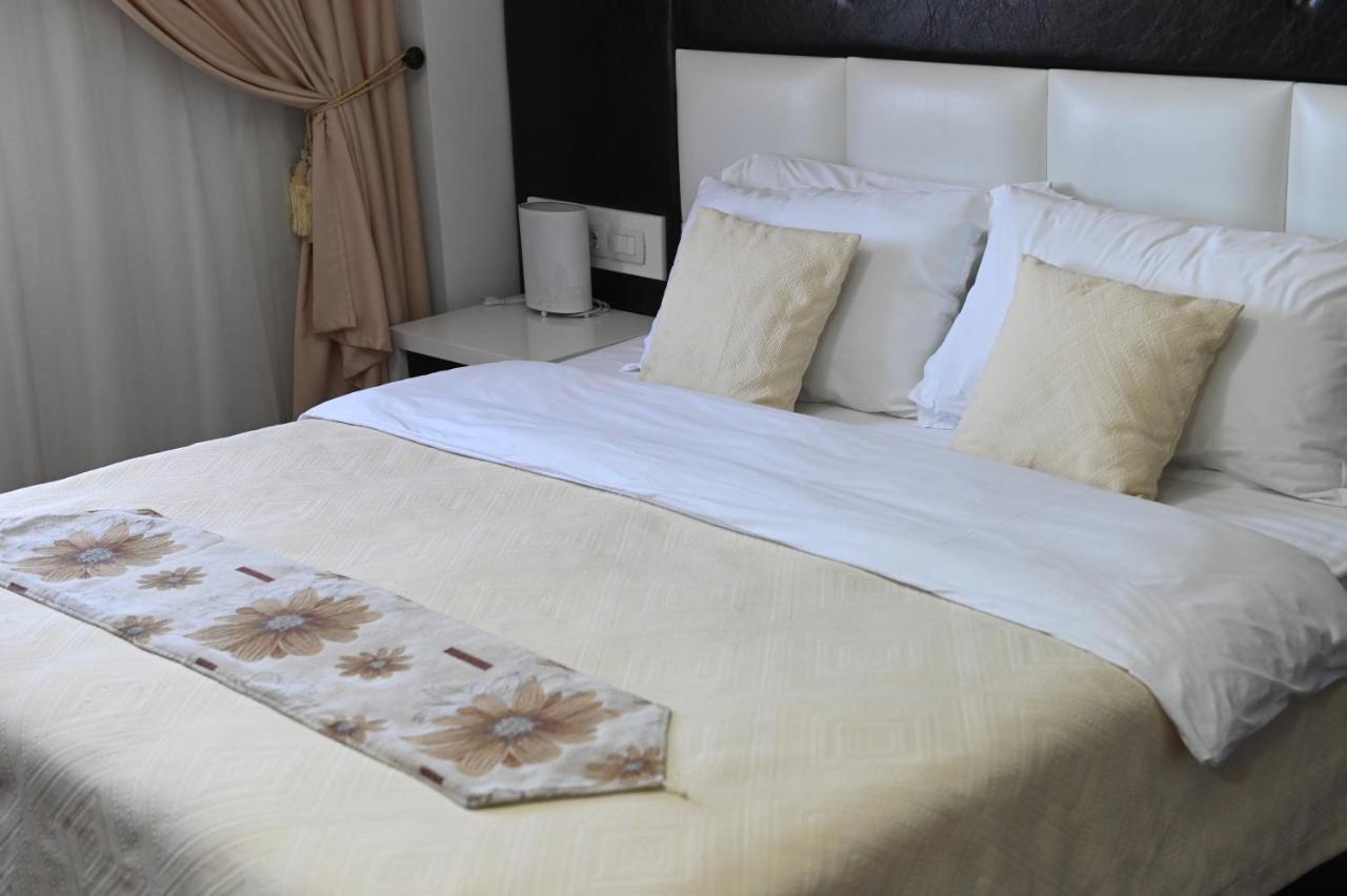 Hotel Liss Lezhë Dış mekan fotoğraf