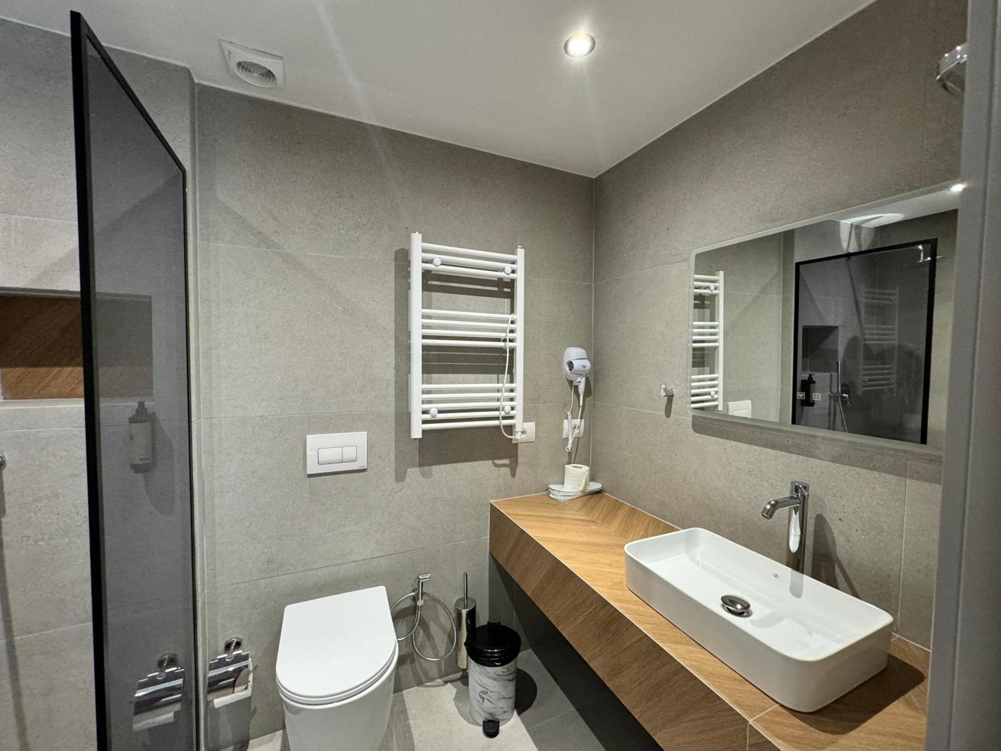 Hotel Liss Lezhë Dış mekan fotoğraf
