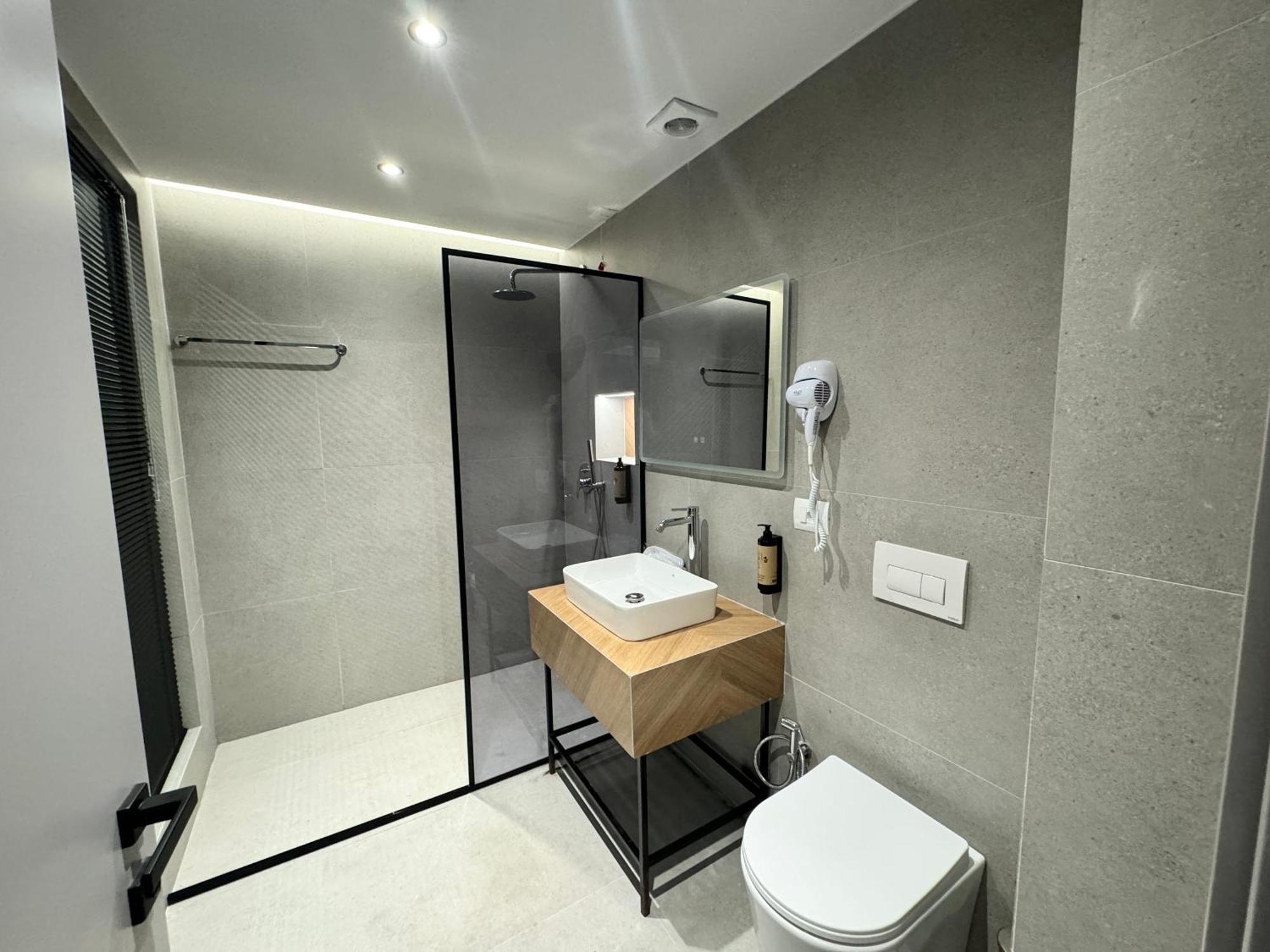 Hotel Liss Lezhë Dış mekan fotoğraf
